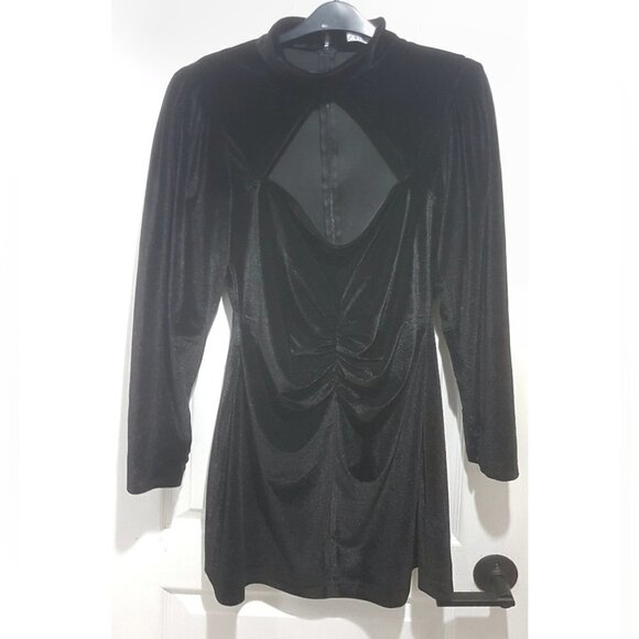{Blogger Favorite!} Zara | Black Velvet Mini Dress with cutout - Picture 3 of 10